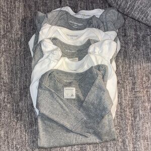Burt’s Bees Onesie Bundle 0-3/3-6/6-9
